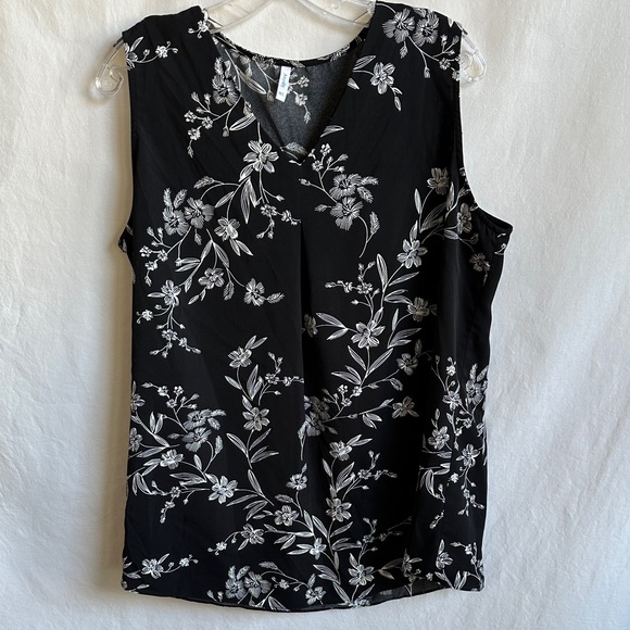 Anyally Tops - Anyally black and ivory floral print tunic tank top, size XL